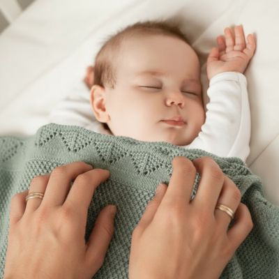 couverture-bebe-tricot-vert-serein