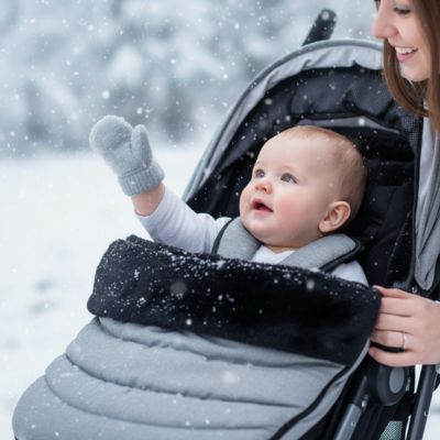 promenade-hivernale-avec-bebe-dans-chanceliere-poussette